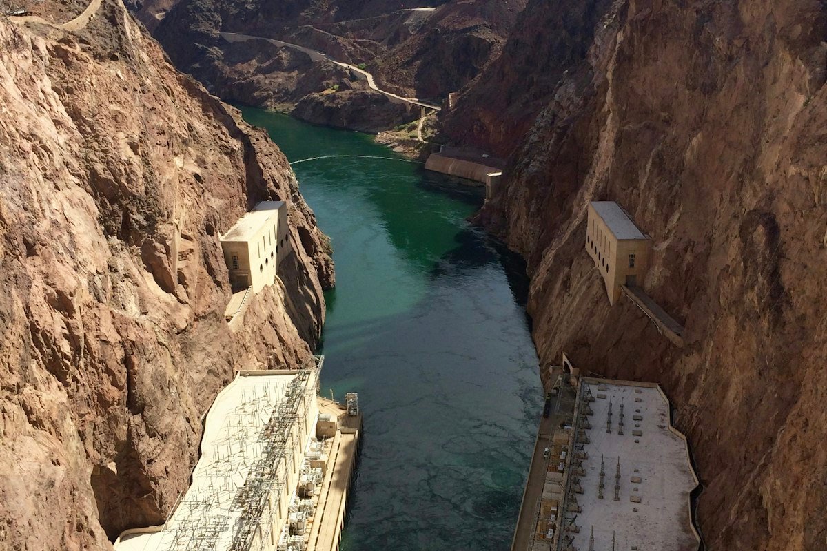 Le fleuve Colorado au pied du barrage Hoover, à l’entrée du Black Canyon