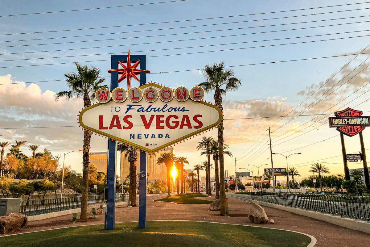 Le panneau de Las Vegas sous un ciel bleu