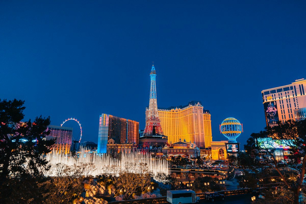 La grande roue High Roller et le Strip de Las Vegas la nuit